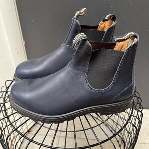 Blundstone Women’s Navy Leather Boot Size 9